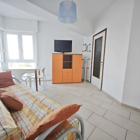 Cozy Beachside Vacation Flat In Lignano Διαμέρισμα *