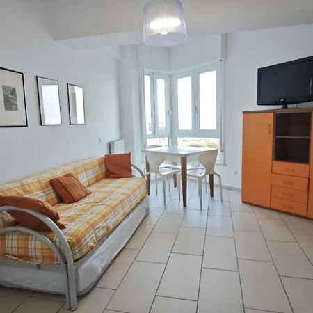 Cozy Beachside Vacation Flat In Lignano Διαμέρισμα *