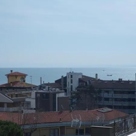 Cozy Beachside Vacation Flat In Lignano Διαμέρισμα *