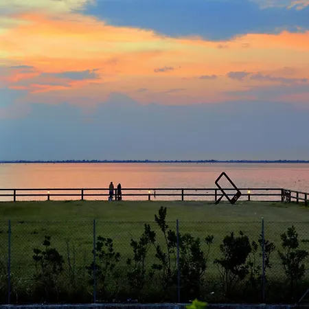 Cozy Beachside Vacation Flat In Lignano Διαμέρισμα *